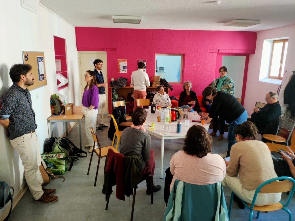 les adhérent.es Lavéli du Ha'Choeur pendant le temps Embranchement